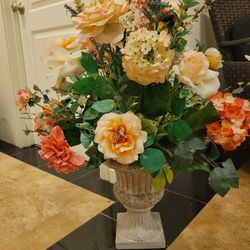 Vintage Retro Floral Decor Vase  Centerpiece See All Pics