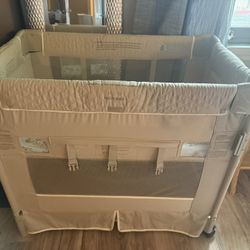 Baby Bassinet+ Mettress  (Pick Up only)