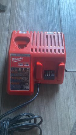 Milwaukee M12/M18 Battery Charger