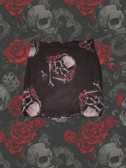 Chic skull & roses high waisted skirt