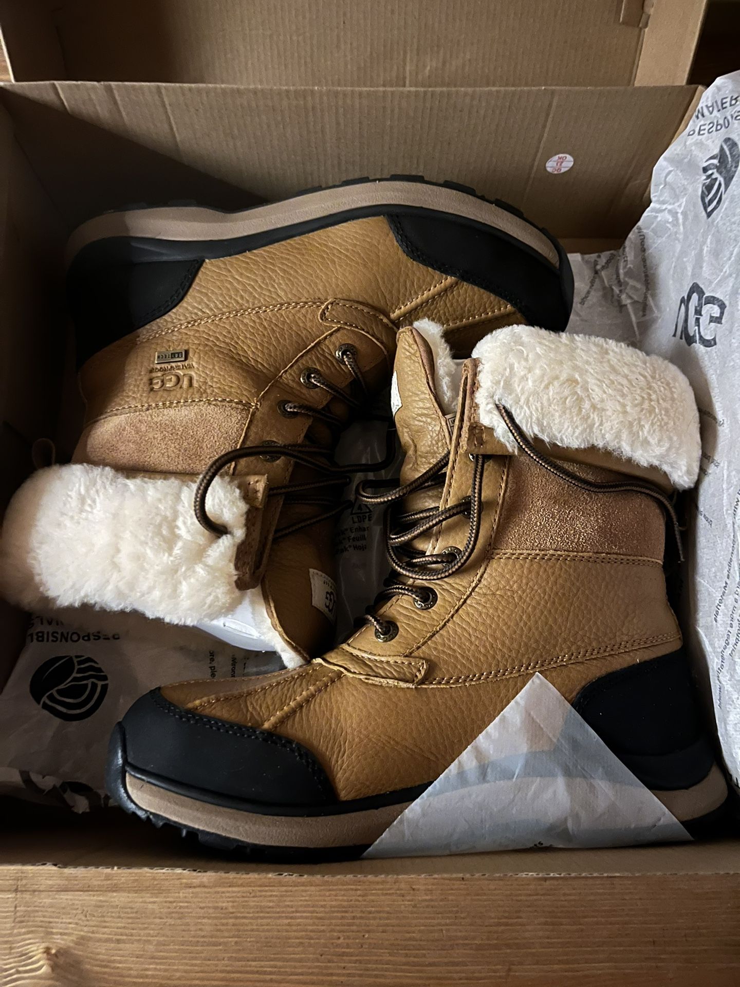UGG ADIRONDACK BOOT III CHESTNUT Women’s Size 8.5 New In Box $250.00 Retail Price