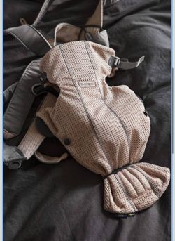 Dusty pink mesh baby Bjorn carrier