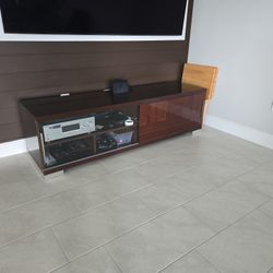 Tv Stand up to 75" TV size