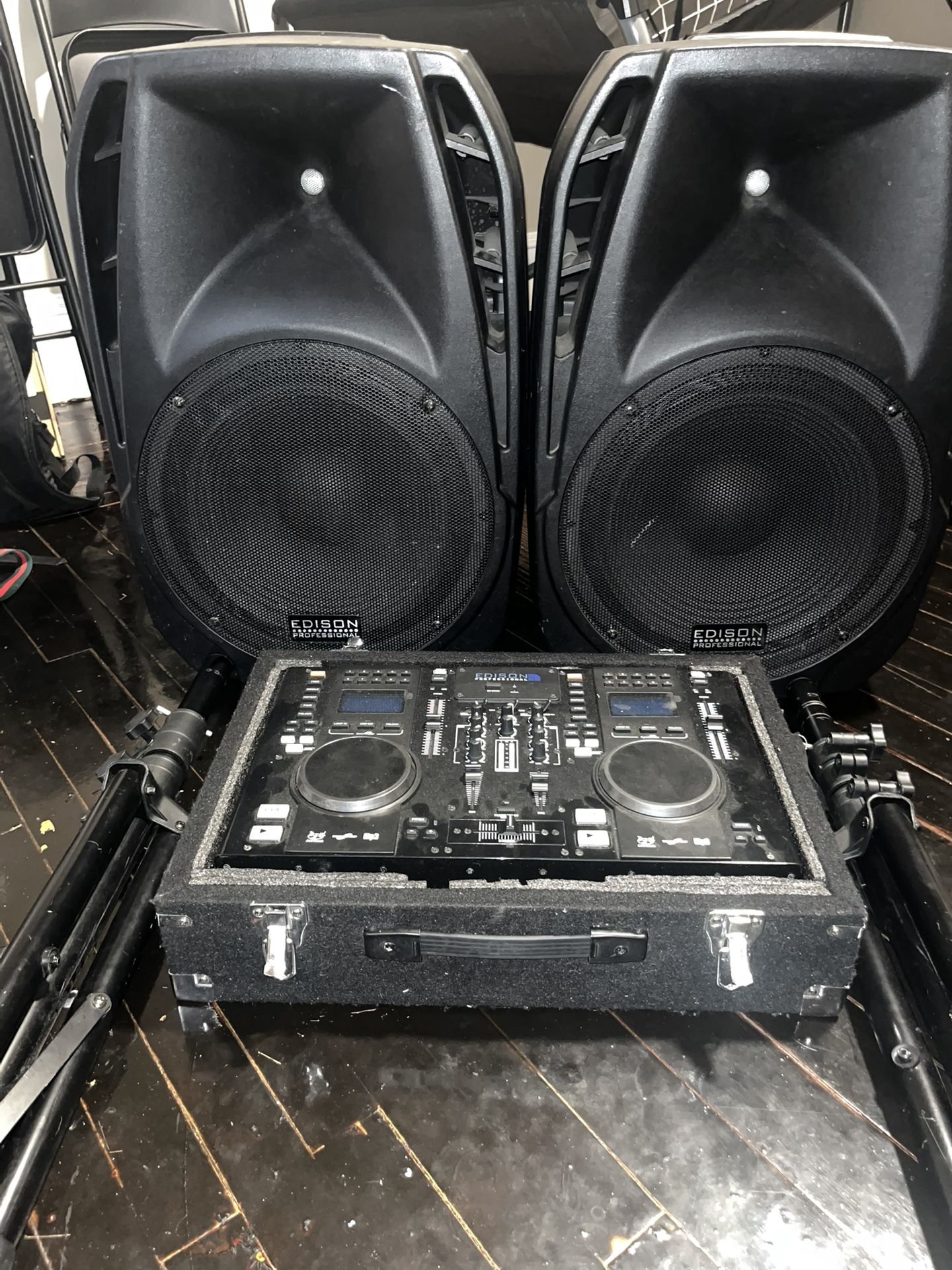 Edison Speakers And Scratcher With Case