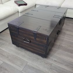 RARE VINTAGE Crate & Barrell Distressed Look Dark Espresso Wood Trunk Coffee Table OPENS 4 Doors