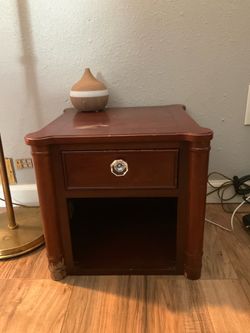 Adorable vintage end table
