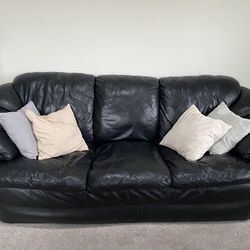 Black Leather Couch In Good Condition