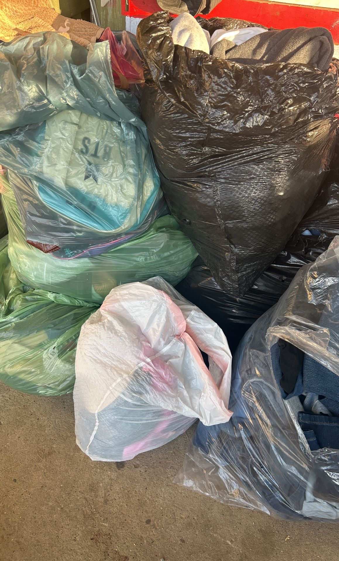 Bags,shoes, And Clothes Make Me An Offer 