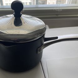 Calphalon 1.5 Qt Hard Anodized Pot + Pour And Strain steel Lid