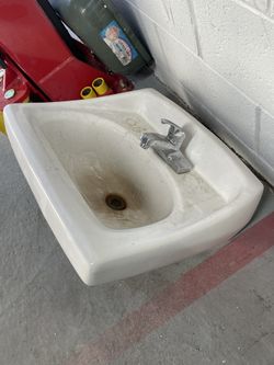 Wall Mount Porcelain Bathroom Sink
