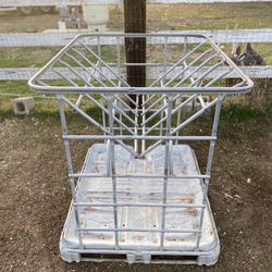 Hay Feeder
