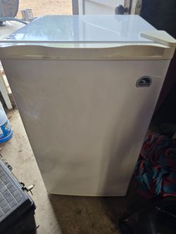 Igloo Mini Fridge 4.5cu ft