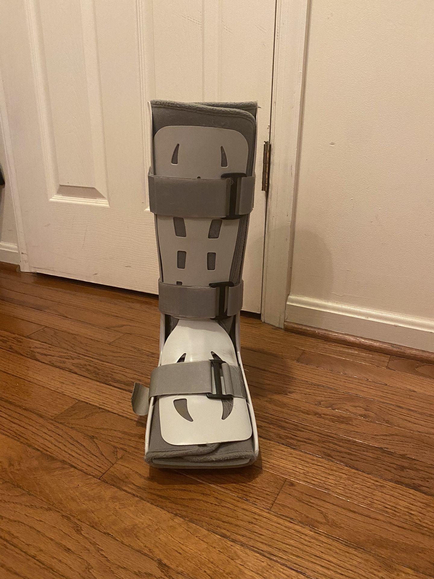 Aircast XP walking brace