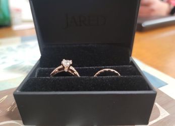 Gorgeous 14k Rose Gold/1.59ct TW Diamond Engagement Ring w/Wedding Band

Lifetime warranty by Jared.