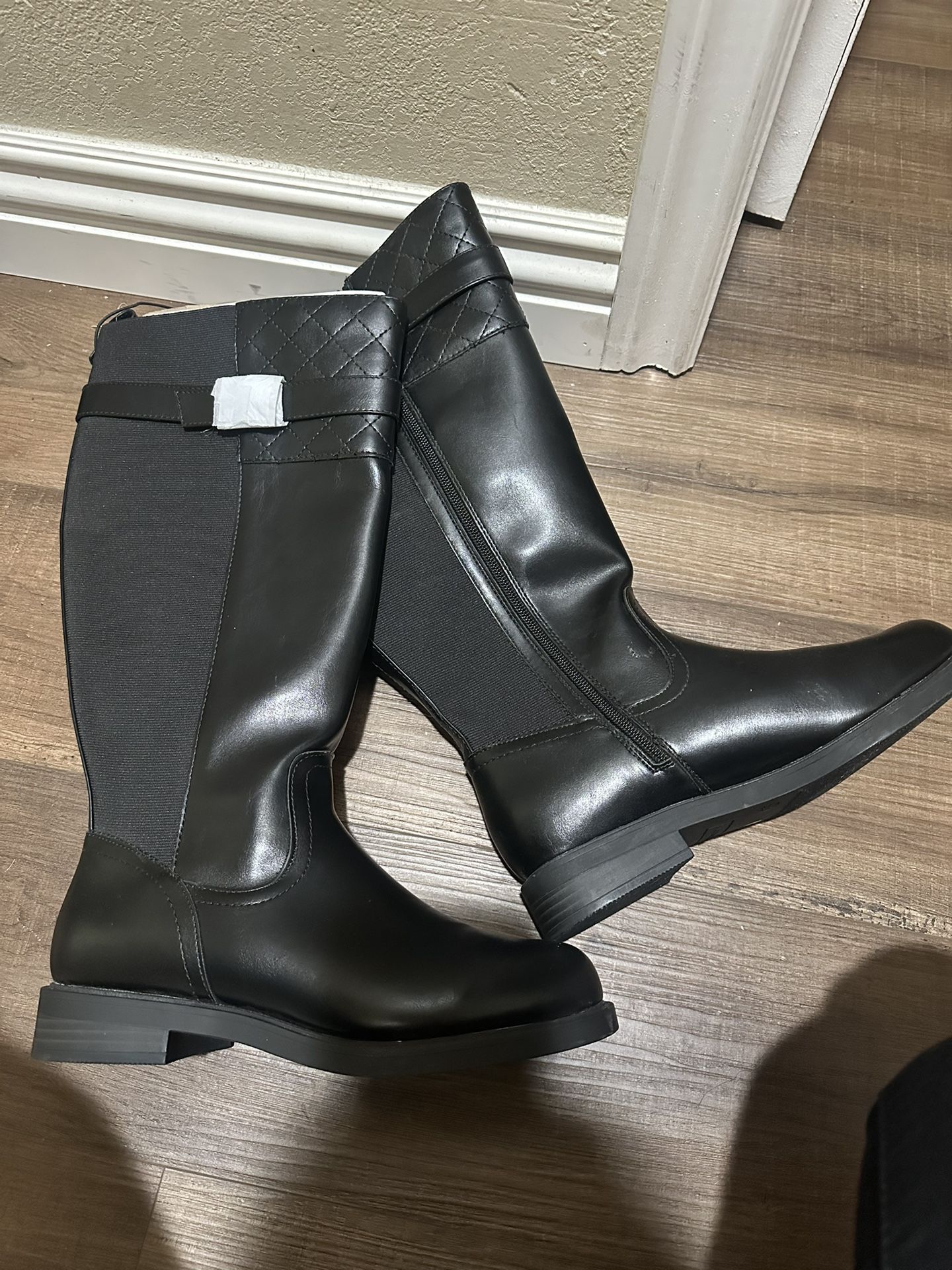 Women’s Black Boots NWT Size 8.5