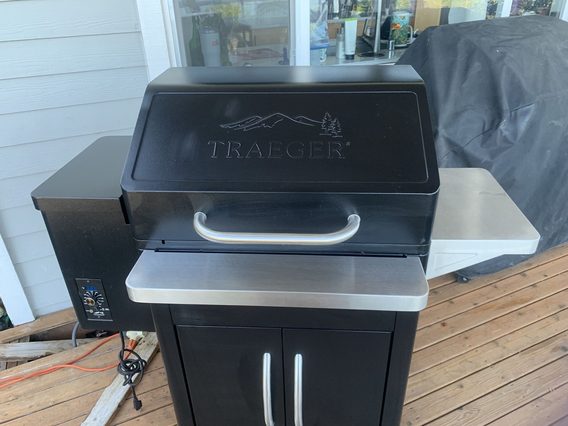 Traeger Grill Silverton TFS62PLD With 4 Bags Pellets/ Cover for Sale