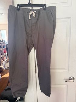 grey men’s jogger pants