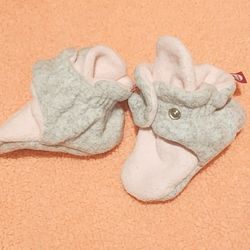 Baby Cloth Boots. Color Pink and Grey
