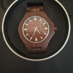 🕰️ Wooden Watch – Hammacher Schlemmer