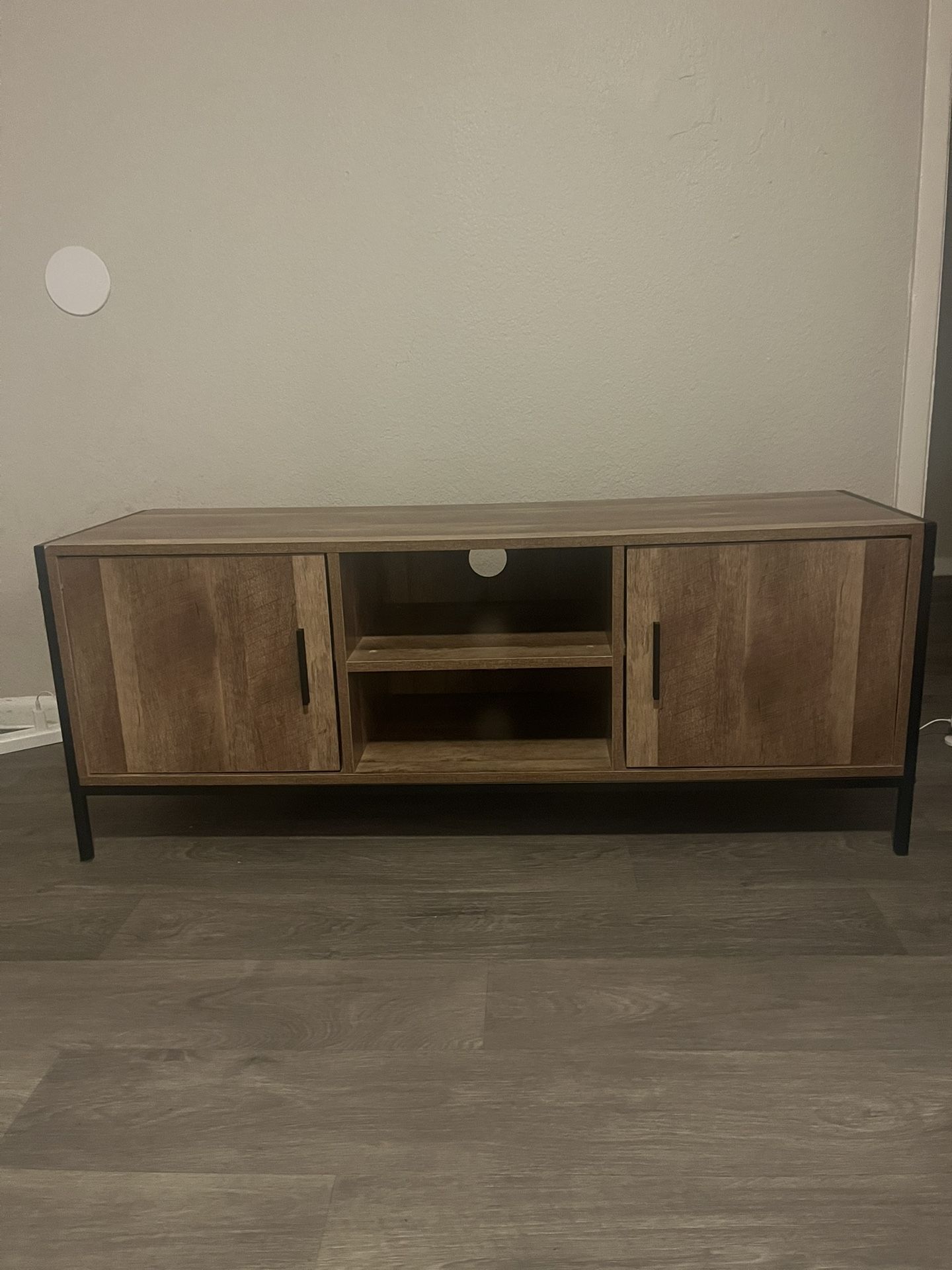 CLEAN TV STAND