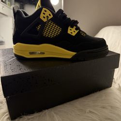 Jordan 4 “Yellow Thunder”