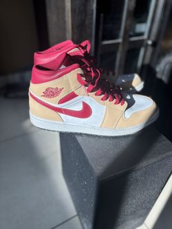 Air Jordan 1 Mid 'Light Curry Cardinal Red'