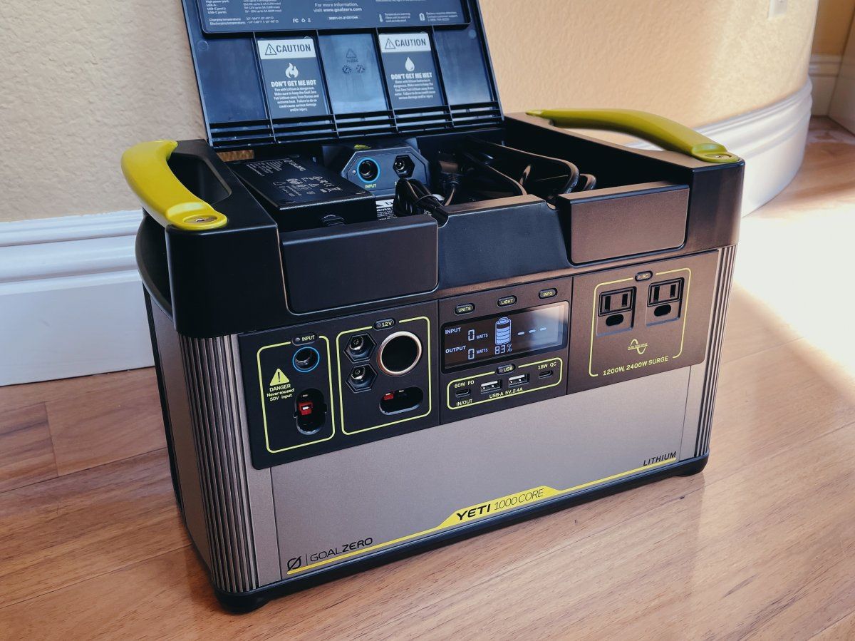 Yeti 1000 Core Portable Power Station w Solar Panel Trade Or Sell