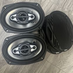 2 Boss Audio System Speakers
