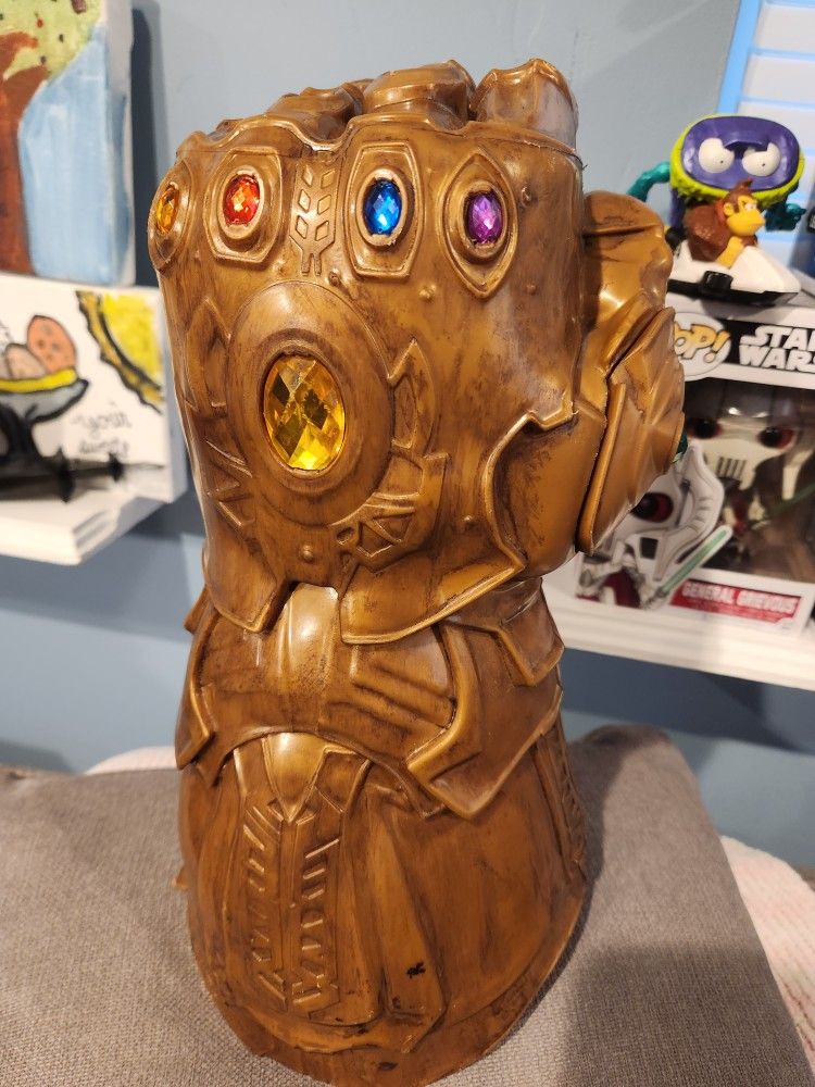 Disney Parks Marvel Comics Avengers Thanos Infinity Gauntlet Glove Souvenir Cup

