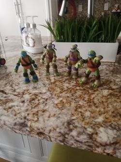 Ninjas Turtles  2 Dll Each 