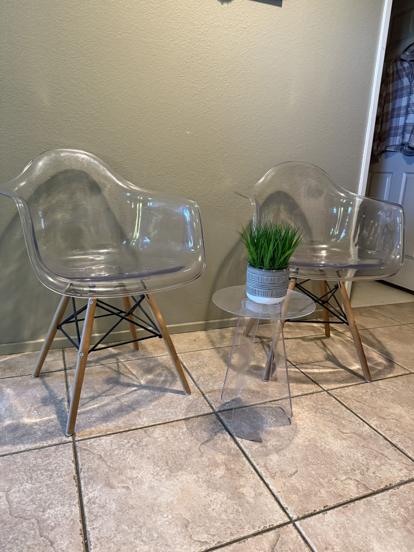 Modern Clear Acrylic Chair Set – 2 Transparent Armchairs + Matching Side Table