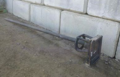 Fork lift carpet roll pole