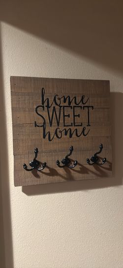 Home Sweet Home Wall Decor With Hooks 