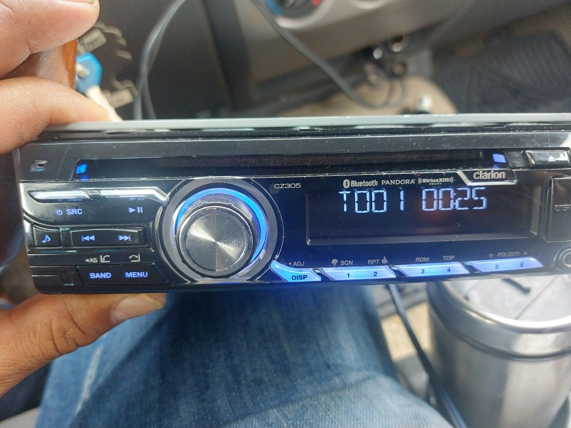 STEREO CLARION CD AUX USB BLUETOOTH