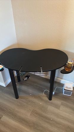 Black Top Kidney-Shaped Desk