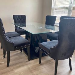 BRAND NEW BLACK DINING SET WITH GLASS TOP AND OVERSIZED UPHOLSTERED CHAIRS!!!  