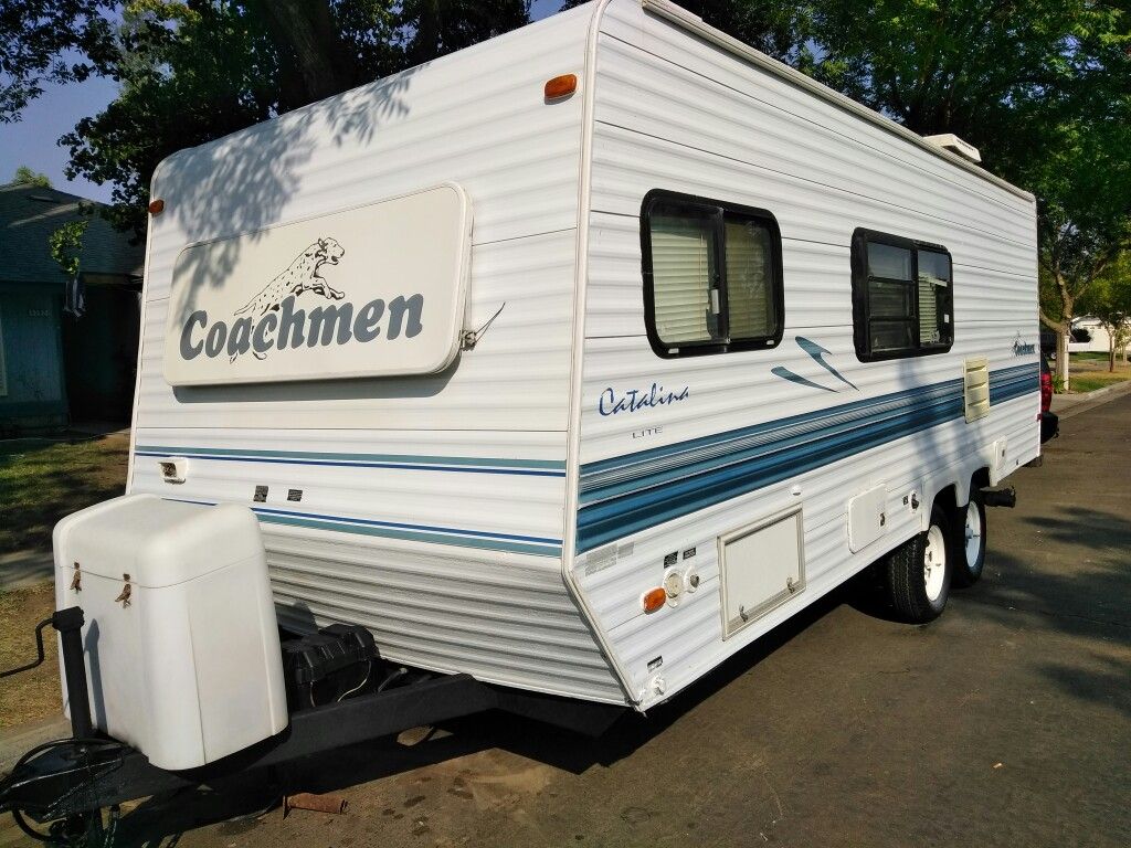 1999 Coachmen Catalina Lite 22ft trailer sleep 6 roof AC stove oven microwave