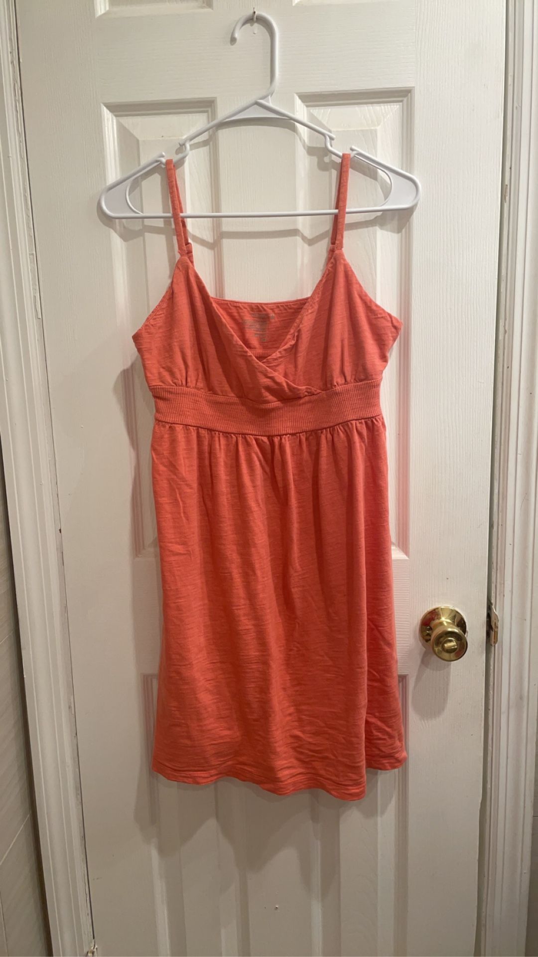Old Navy peach colored spaghetti strap sundress- size medium