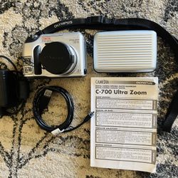 Olympus C-700