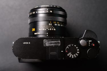 Leica Q Great condition w/ OEM Handgrip