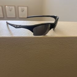 brand new oakley sunglasses with case
