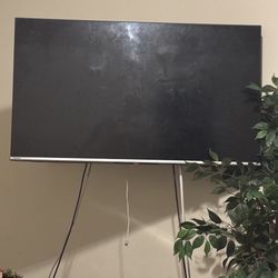Toisha 60” Tv With Wall Mount PlayStation 4 With Controler