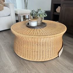 bali & pari Caroline 30 in. Light Honey Round Rattan/Wicker Coffee Table