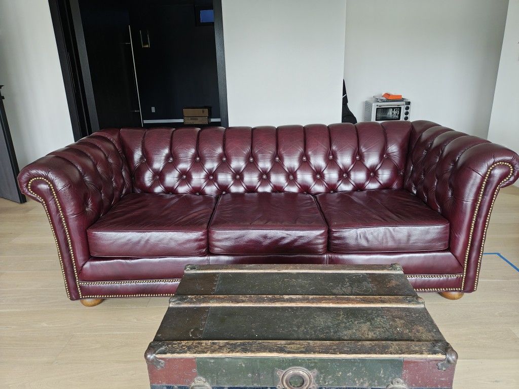 Leather Chesterfield Sofa Set 