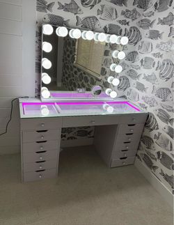 Vanity Girl Hollywood Lighted Makeup Vanity Table