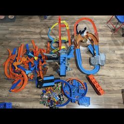 Hot Wheels Tracks And Cars