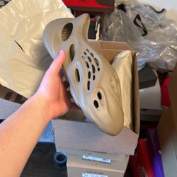 Yeezy Slide Stone Taupe 