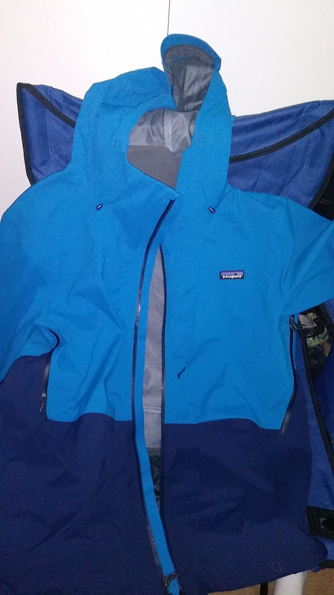 Patagonia Jacket (Mens Large) Never used.