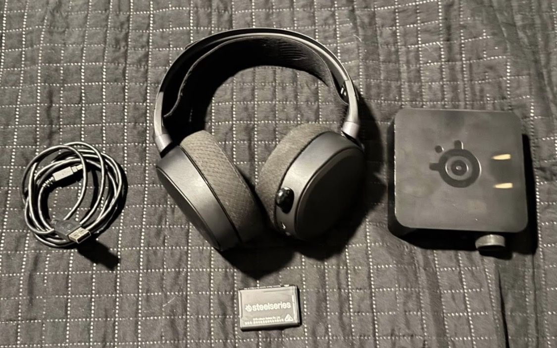 Arctis 7+ Wireless 7.1 Surround Sound Gaming Headset for PS5, PS4, PC, and Switch - Black