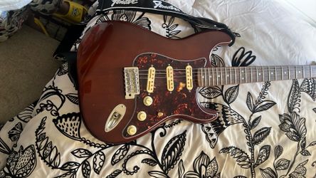 Squier Classic Vibe walnut